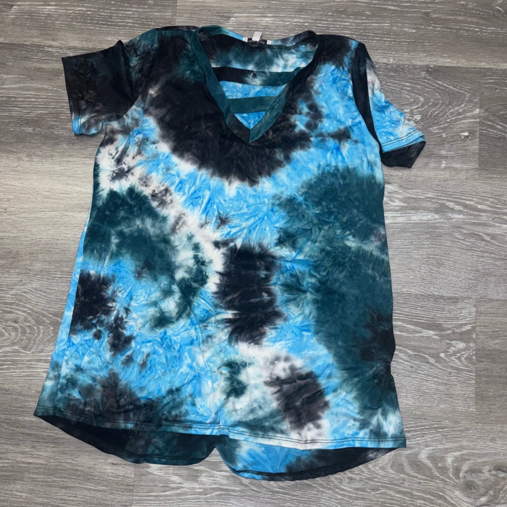 Colorful Assorted Tops Collection - Picture 5 of 7